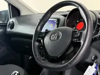 Usado Toyota Aygo X-play 72 CV (52 kW) 2021 Gris Utilitario