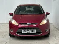 Usado Ford Fiesta Titanium 96 CV (70 kW) 2012 Rosa Utilitario