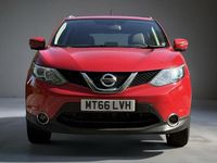 Used Nissan Qashqai N-Connecta 2016 Red SUV