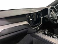 Used Volvo XC60 R-Design 247 HP (181 kW) 2022 White SUV