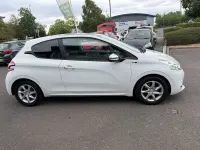 Used Peugeot 208 Style 82 HP (60 kW) 2014 White Hatchback