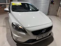 Used Volvo V40 R-Design 122 HP (89 kW) 2016 White Hatchback