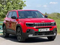 Usado Jeep Avenger EV Summit 114 kW (156 HP) 2025 Vermelho SUV