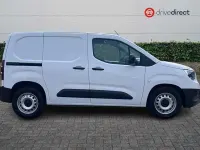 Used Vauxhall Combo 100 kW (136 HP) 2024 White MPV