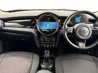 Usado Mini Cooper Classic 134 HP (98 kW) 2023 Prateado Citadino
