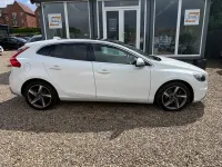 Used Volvo V40 R-Design 120 HP (88 kW) 2015 White Hatchback