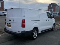 Second-hand Vauxhall Vivaro 100 CP (73 kW) 2021 Alb Monovolum