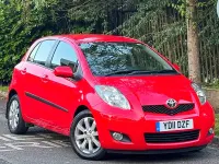 Begagnad Toyota Yaris 2011 Röd Halvkombi