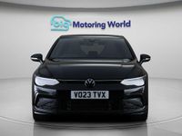 Second-hand VW Golf VIII R-line 148 CP (108 kW) 2023 Negru Hatchback