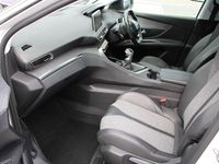 Used Peugeot 3008 Allure 118 HP (86 kW) 2018 White SUV