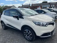 Used Renault Captur Dynamique 90 HP (66 kW) 2017 Cream/black SUV