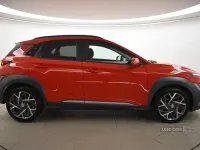 Gebraucht Hyundai Kona Premium 141 PS (103 kW) 2023 Rot SUV