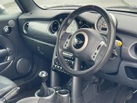 Begagnad Mini ONE 90 HK (66 kW) 2006 Blå Halvkombi