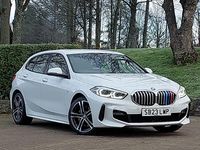 Begagnad BMW 120 M Sport 190 HK (139 kW) 2023 Vit Halvkombi