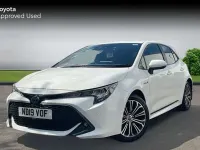 Used Toyota Corolla Design 122 HP (89 kW) 2019 White Hatchback