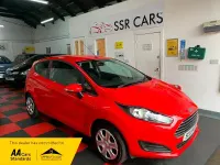Usado Ford Fiesta Style 82 CV (60 kW) 2013 Rojo Utilitario