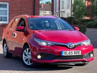Used Toyota Auris Business Edition 116 HP (85 kW) 2015 Red Estate