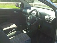 Begagnad VW Fox 2006 Halvkombi