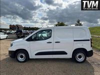 Second-hand Vauxhall Combo 100 CP (73 kW) 2021 Alb Van