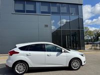 Used Ford Focus Zetec 125 HP (91 kW) 2018 White Hatchback