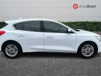 Używany Ford Focus Titanium 125 KM (91 kW) 2018 Biały Hatchback
