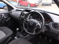 Used Dacia Duster Lauréate 110 HP (80 kW) 2017 White SUV