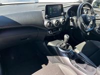 Usado Nissan Juke N-Connecta 114 HP (83 kW) 2023 Branco SUV