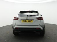 Usado Nissan Juke N-Connecta 114 HP (83 kW) 2024 Prateado SUV