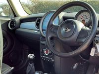 Begagnad Mini ONE Hatch 2011 Röd Halvkombi