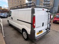 Usado Renault Trafic 115 HP (84 kW) 2011 Branco Monovolume