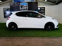 Used Peugeot 208 Prestige 205 HP (150 kW) 2016 White Hatchback