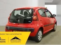 Begagnad Peugeot 107 Active 68 HK (50 kW) 2013 Röd Halvkombi