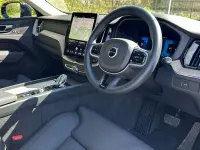 Używany Volvo XC60 Plus 250 KM (183 kW) 2025 Biały SUV