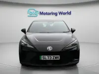 Begagnad MG MG4 EV SE 319 kW (435 HK) 2023 Svart Halvkombi
