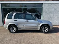 Usado Suzuki Grand Vitara 126 HP (92 kW) 2003 Prateado Carrinha