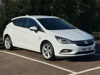 Used Vauxhall Astra SRi 150 HP (110 kW) 2017 White Hatchback