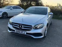 Usado Mercedes E220 SE 2016 Plateado Berlina