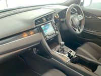 Begagnad Honda Civic SR 126 HK (92 kW) 2022 Vit Halvkombi