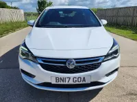 Used Vauxhall Astra SRi 150 HP (110 kW) 2017 White Hatchback
