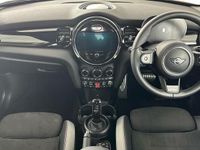 Used Mini Cooper Hatch 134 HP (98 kW) 2021 Red Hatchback