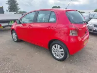 Usado Toyota Yaris 2008 Vermelho Citadino