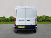 Begagnad Ford E-Transit 197 kW (269 HK) 2024 Vit Van