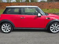 Usado Mini Cooper Hatch 122 CV (89 kW) 2011 Rojo Utilitario