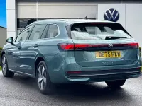Usado VW Passat Life 204 CV (150 kW) 2025 Verde Familiar