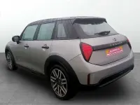 Usado Mini Cooper Classic 156 CV (114 kW) 2024 Plateado Utilitario