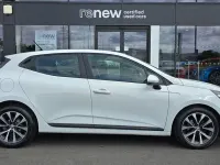 Used Renault Clio Iconic 90 HP (66 kW) 2022 White  Hatchback