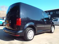 Usado VW Caddy Trendline 102 CV (75 kW) 2016 Negro Monovolumen