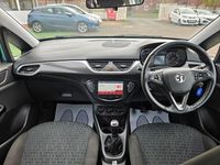 Used Vauxhall Corsa Design Edition 70 HP (51 kW) 2014 Green Hatchback