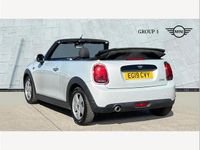 Usado Mini Cooper Cabriolet Classic 134 HP (98 kW) 2019 Prateado Cabrios