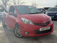 Begagnad Toyota Yaris SR 2011 Röd Halvkombi